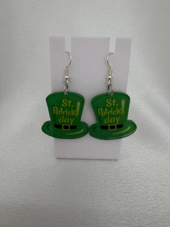 Irish Top Hat Dangle Earrings.