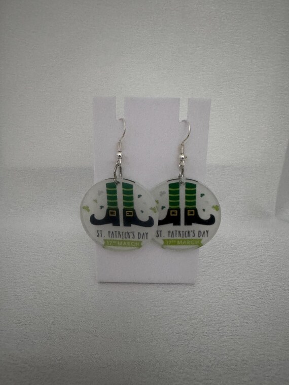 Leprechaun Feet Dangle Earrings.