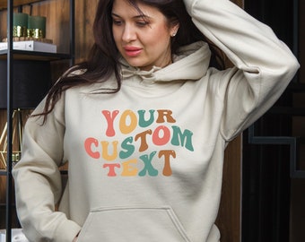 Moletom com capuz com estampa retrô personalizada, moletom com capuz com texto personalizado, moletom com capuz com fonte retrô, estampa traseira com frase personalizada, presente de aniversário para ela, suéteres