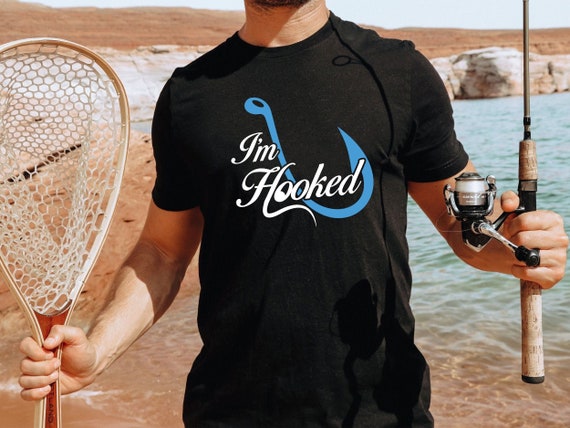 Fishing T-shirt / I Am Hooked Fish Hunting Fisherman Shirt / Guys Fishing  Gift / Fishing Shirt Dad Gift Xmas Tee -  Canada