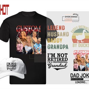 K&ouml;nnte beinhalten: Ein schwarzes T-Shirt mit einem individuellen Design, das eine Gruppe von Personen und das Wort "CUSTOM" in Rot und Wei&szlig; zeigt. Das T-Shirt enth&auml;lt auch den Text "LEGEND HUSBAND DADDY GRANDPA I'M NOT RETIRED I'M A PROFESSIONAL GRANDAD" in einer Schriftart im Vintage-Stil. Das Design ist von einem wei&szlig;en Rand umgeben.
