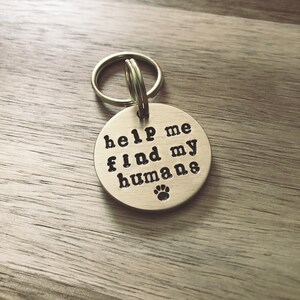 Gepersonaliseerde Dog Tag - Handgemaakte Hond Halsband Tag - &quot;Help me mijn mensen te vinden&quot; - Aangepaste Op maat gemaakte Huisdier Kat Hond ID Tag Disc - Brass - Dog Lover Gift