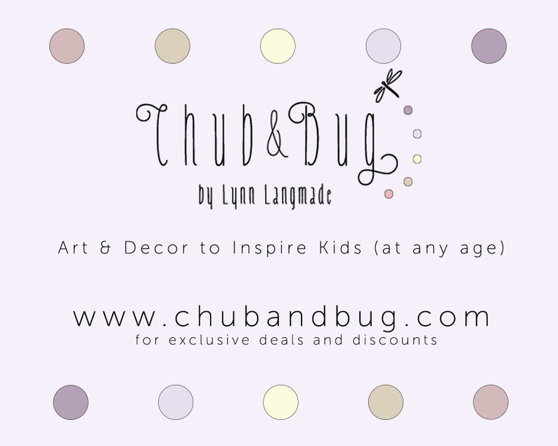 Pu&ograve; includere: Sfondo lilla chiaro con il testo "Thub & Bug by Lynn Langmade". Sotto, "Art & Decor to Inspire Kids (at any age)" e "www.chubandbug.com for exclusive deals and discounts". L'immagine presenta punti decorativi.