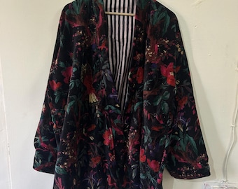 Green Velvet Jacket With Floral Embroidery - Vintage Style Women