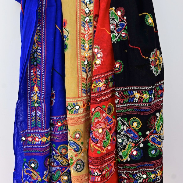 Sortierte Farben der traditionellen ethnischen bestickten Baumwolle Dupatta für Frauen-Sommer-Schals