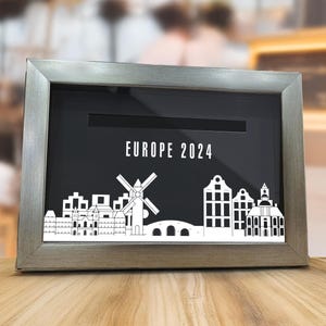Caja de acrílico para tarjetas Europa 2024 / Caja de sombras personalizada como regalo para amantes de los viajes / Caja de recuerdos para exhibir boletos / Recuerdo de aventuras