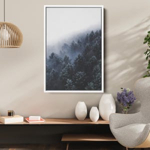 Stampa su tela Foresta nebbiosa Stampa sulla natura Foresta di montagna Paesaggio nebbioso Nebbia mattutina sulle montagne Pini Stampa Grande tela artistica