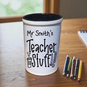 Regalo personalizado para profesores: portalápices con nombre personalizado y organizador de escritorio.