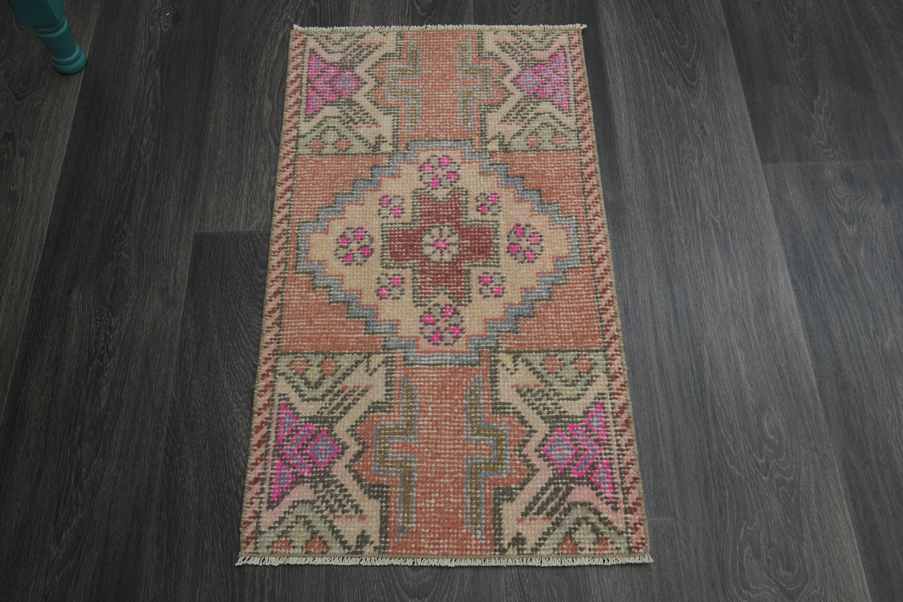 ミニラグ お花柄ヴィンテージラグ トルコアナトリア地方 一点物