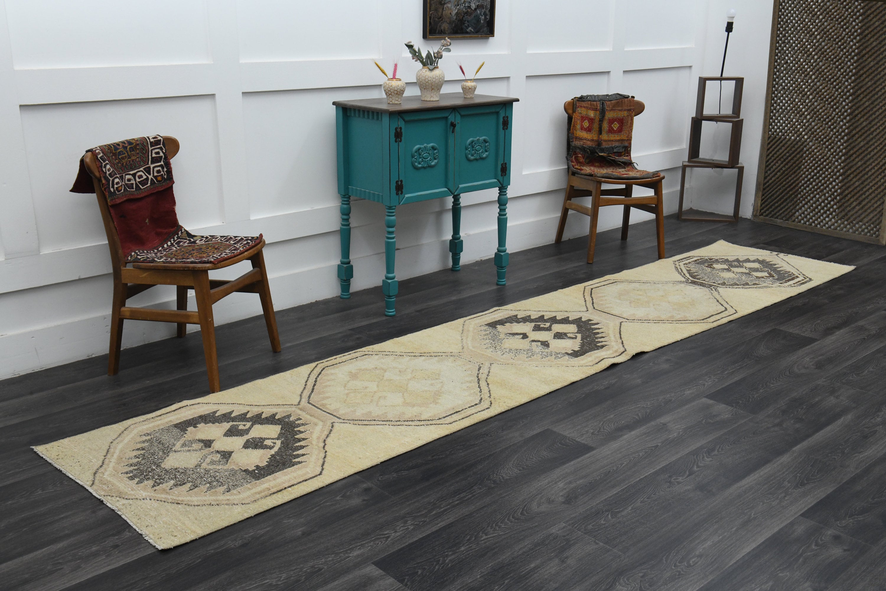 2.6 x 13フィートのニュートラルトルコラグ、ハンドメイドラグ