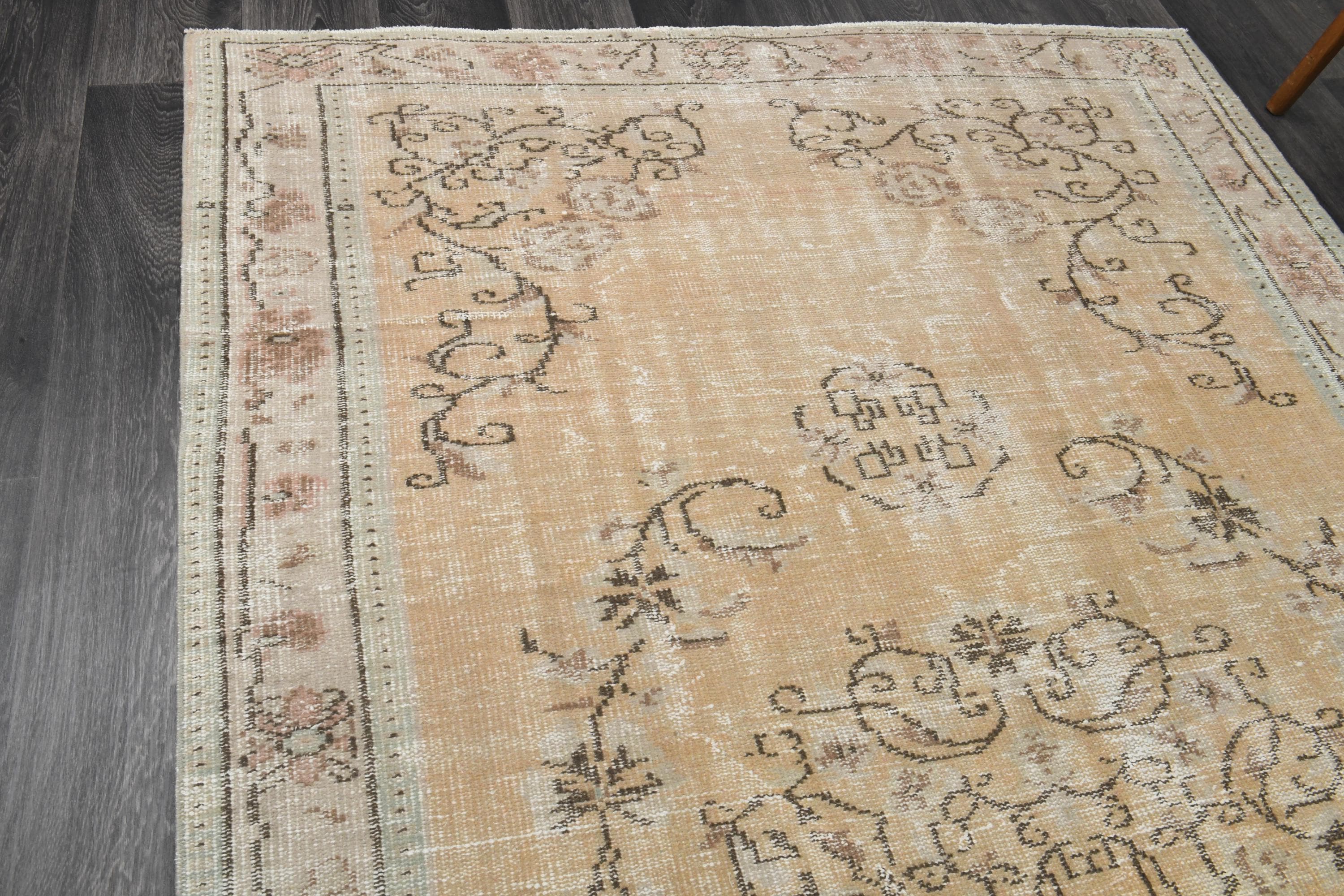 ベージュ　ヴィンテージラグ　トルコラグ 5'4x9'1 ft、ベージュ トルコ エリア ラグ、トライバル ラグ