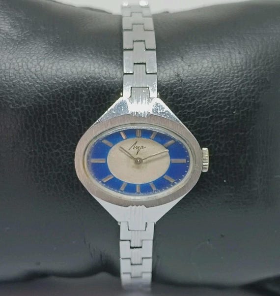 Vintage Luch Ladies Watch, Soviet Mechanical Cocktail Watch, 17 Jewels