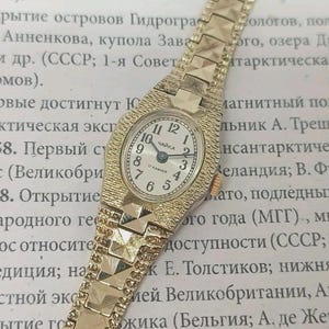 Vintage watch CHAIKA  women&#39;s Beautiful Mechanical Wristwatch from the USSR  1970s Gold Tone