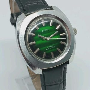Vintage Wrist Watch ZARIA  USSR  Mechanical  Mens wrist watch  17 Jewels 1970s