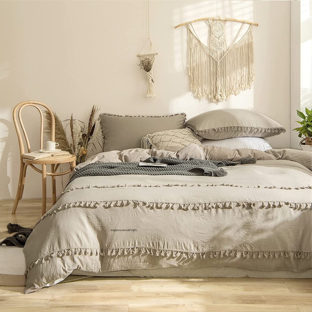 Light Khaki Bedding Set Tufted Tassel 
