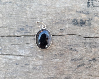 Colgante de plata con piedra de ágata negra Sulemani y certificado de autenticidad.