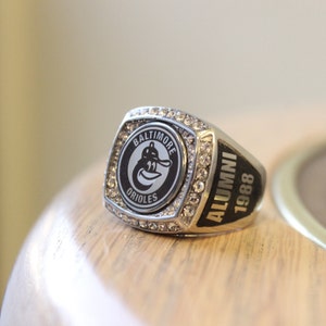 Anillo de campeonato premium: usa tu propio LOGO Black and white logo