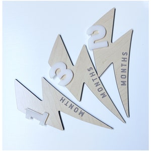 Lightning Bolt, Thunder Milestone marcador svg Glowforge archivo de corte láser digital, hito del asistente, Rad little dude