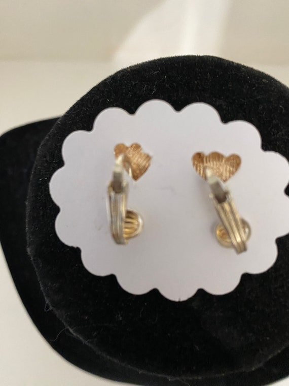 Charming Charlie Gold Daisy Flower Necklace and Clip on Earrings
