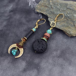 Longues boucles d'oreilles turquoise demi lune dépareillées dorees geometriques bohemes image 3