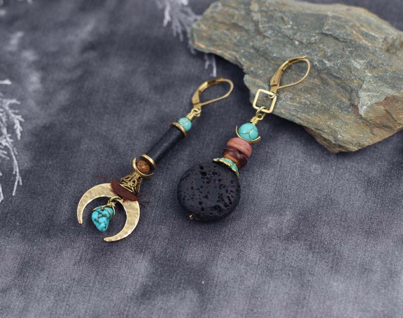 Longues boucles d'oreilles turquoise demi lune dépareillées dorees geometriques bohemes image 3