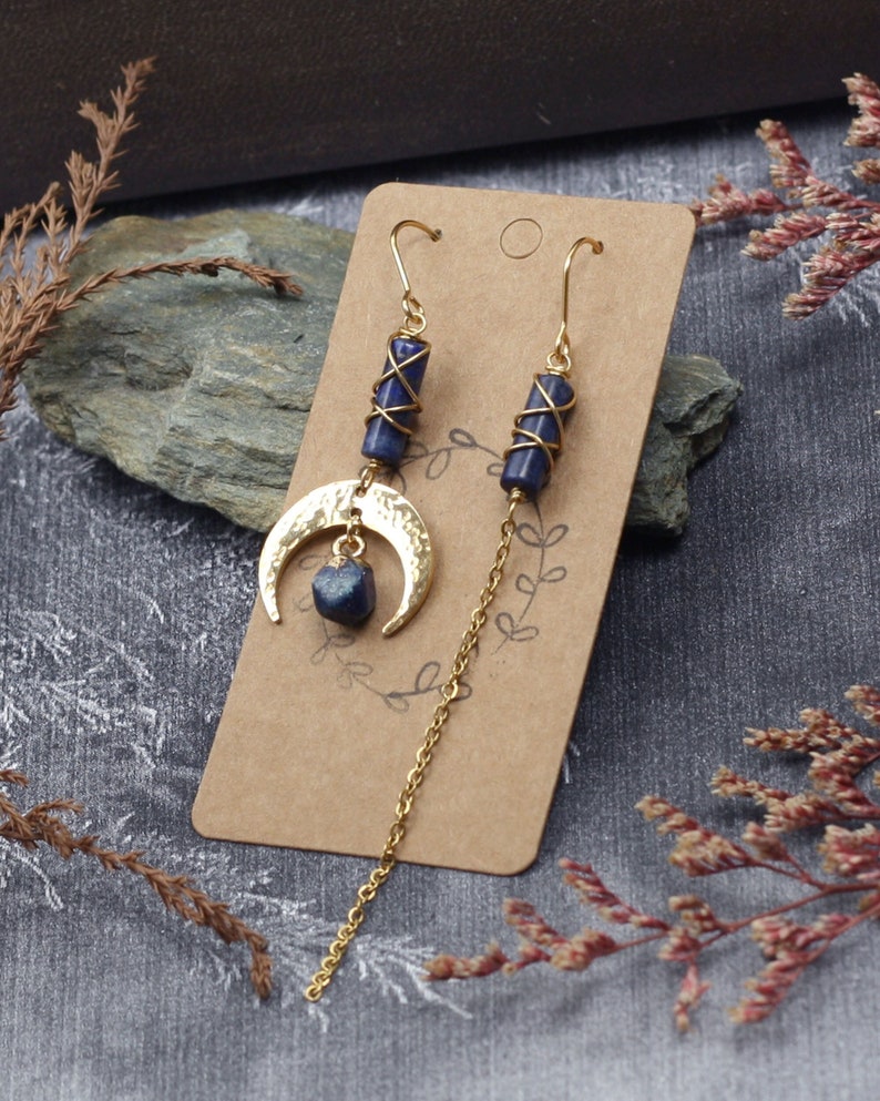 Boucles d'oreilles lapis lazuli demi lune dépareillées doré bleu geometriques bohemes, cercles image 2