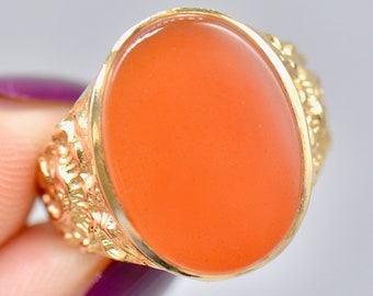Vintage 1970s Engraved Large Carnelian 9ct Yellow Gold Signet Ring