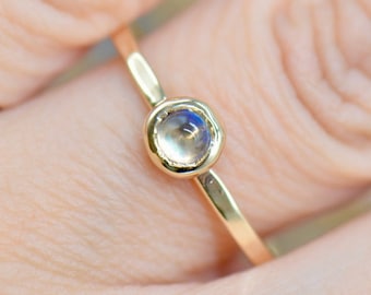 Minimalist Moonstone 9ct Yellow Gold Solitaire Bezel Set Textured Stacking Ring (0.26ct)