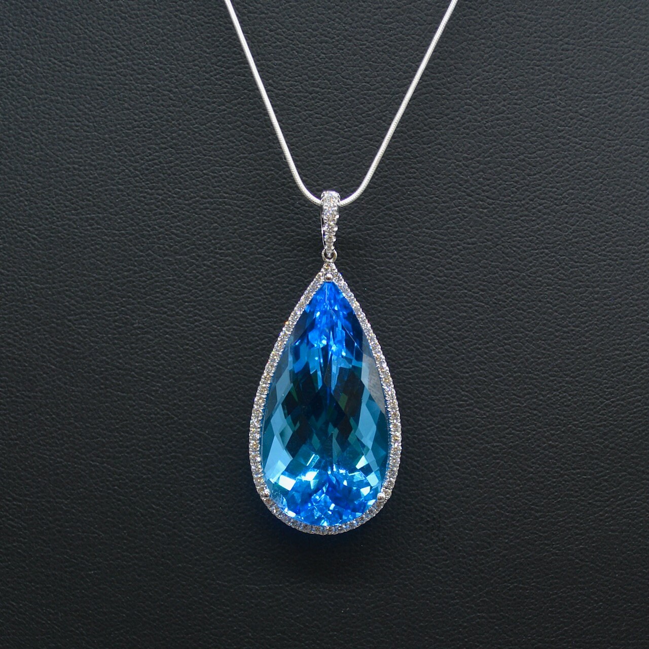 Blue Topaz K18WGブルートパーズ ダイヤモンドリング (NO.304784