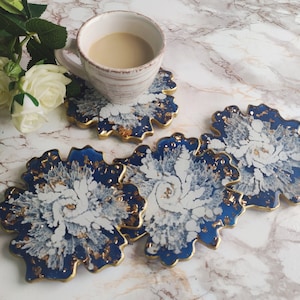 White flower coasters from epoxy resin, Coffee table decor, Blue cottagecore decor for kitchen, Cute coasters, Apartment decor