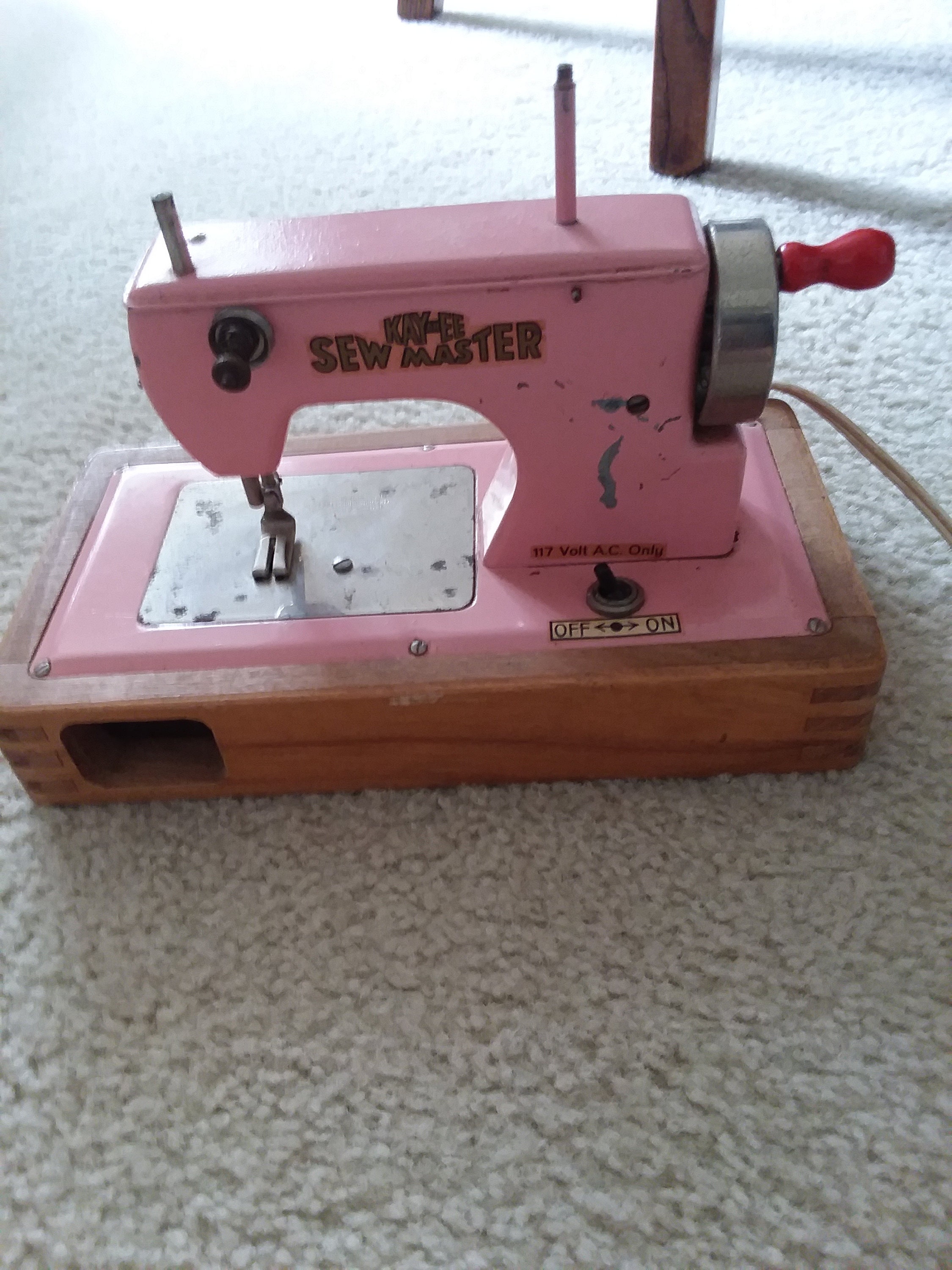 KAYanEE Sew Master Vintage Toy Sewing Machine, pink by Jill