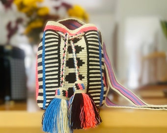 Medium Crochet purse, Wayuu crochet bag, Coachella bag , shoulder bag, crossbody wayuu bag, Bohemian purse, crochet Bag, Summer
