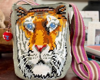 Handmade Wayuu Bag: Silver Metallic Tiger Crochet Crossbody Purse