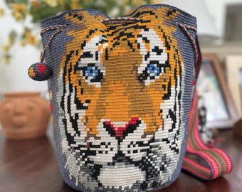 Striking Tiger Print Shoulder or Crossbody Strap Fabric Purse 100