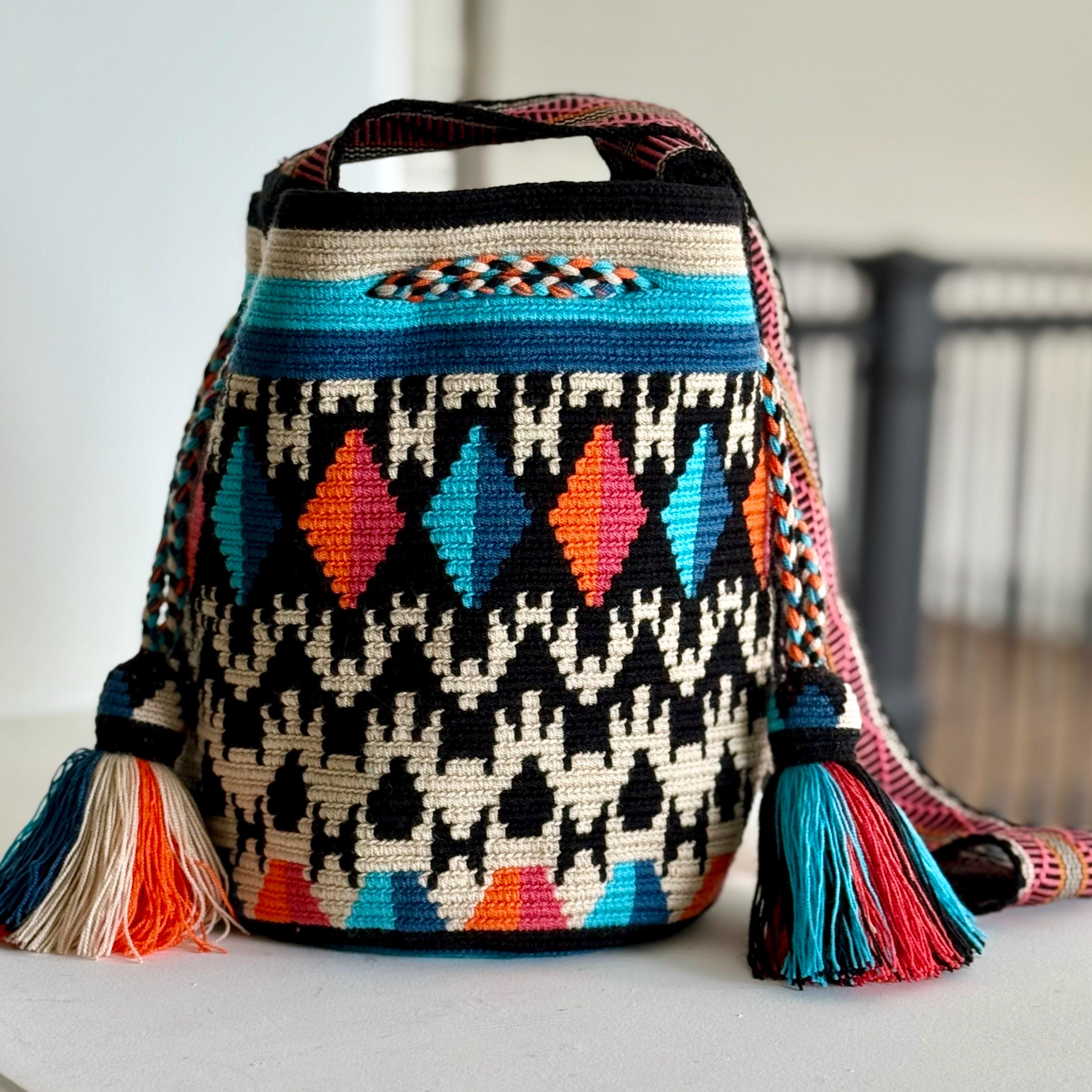 Handmade Wayuu Mochila Bag – Vibrant Colors Authentic Handmade Wayuu Bag – Ethical & Stylish – Origin  main image 3