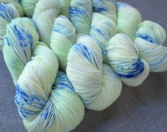 NEW GROWTH, Extrafine superwash merino, 100g, 463 yds, 4-ply - Hand-Dyed