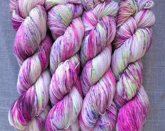 PINK POP, Extrafine superwash merino, 100g, 463 yds, 4-ply - Hand-Dyed