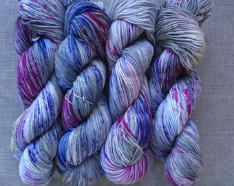 SILVER & SASS , DK, Extrafine superwash merino, 100g, 245 yds, 4-ply - Hand-Dyed