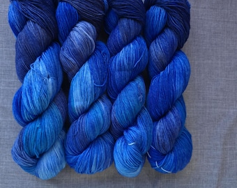 DEEP CURRENT, Extrafine superwash merino, 100g, 463 yds, 4-ply - Hand-Dyed