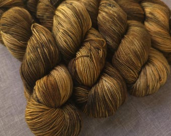 TOFFEE CRUNCH, Extrafine superwash merino, 100g, 463 yds, 4-ply - Hand-Dyed