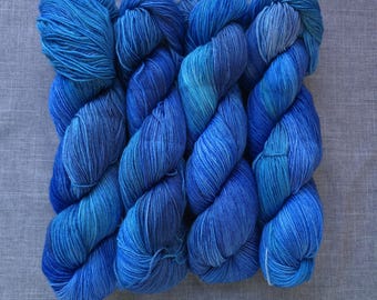 WHALE SONG superfine superwash merino, 100g, 463 yds, 4-ply - Hand-Dyed
