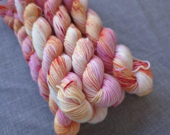 JUST PEACHY, Extrafine superwash merino, 20g, 92 yds, 4-ply - Hand-Dyed Mini Skein