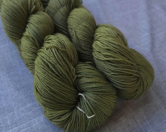 MOSSY STONE, Extrafine superwash merino, 100g, 463 yds, 4-ply - Hand-Dyed