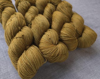 VINTAGE OLIVE, Extrafine superwash merino, 100g, 463 yds, 4-ply - Hand-Dyed