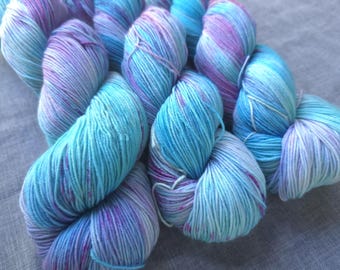 POLAR SKY, Extrafine superwash merino, 100g, 463 yds, 4-ply - Hand-Dyed