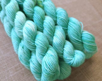 DRIFT AWAY, Extrafine superwash merino, 20g, 92 yds, 4-ply - Hand-Dyed Mini Skein