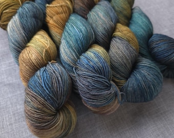 EARTHBOUND, Extrafine superwash merino, 100g, 463 yds, 4-ply - Hand-Dyed