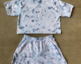 nike tie dye crop top and shorts