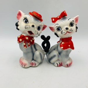Artmark Japan RARE anthropomorphic cat salt and pepper shakers FREE SHIPPING