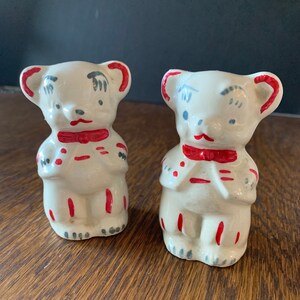 Vintage USA pottery red and white bear salt and pepper shakers FREE SHIPPING
